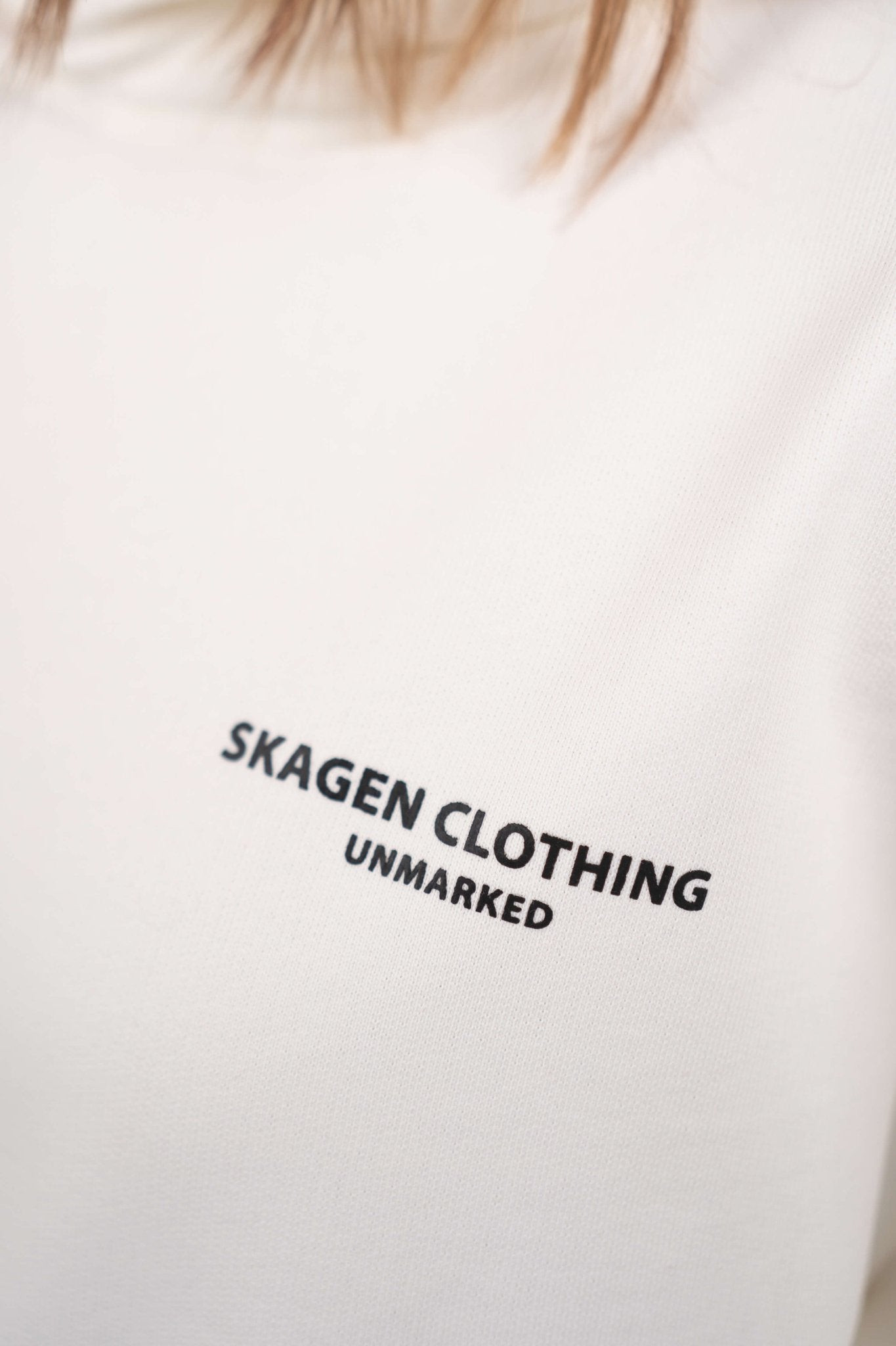 UNMARKED Hoodie Hvid |  Skagen-clothing.dk