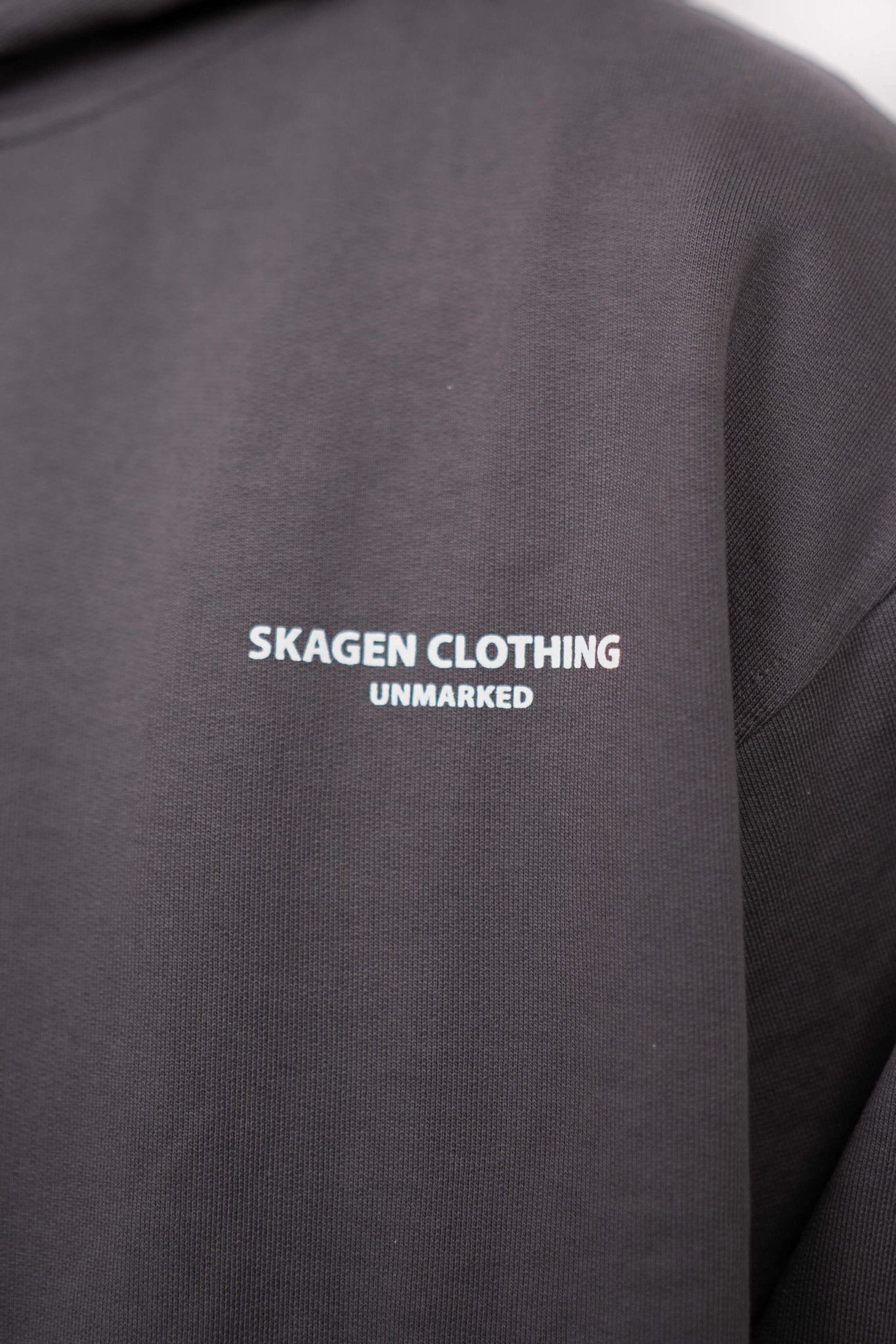 UNMARKED Hoodie Mørkegrå |  Skagen-clothing.dk