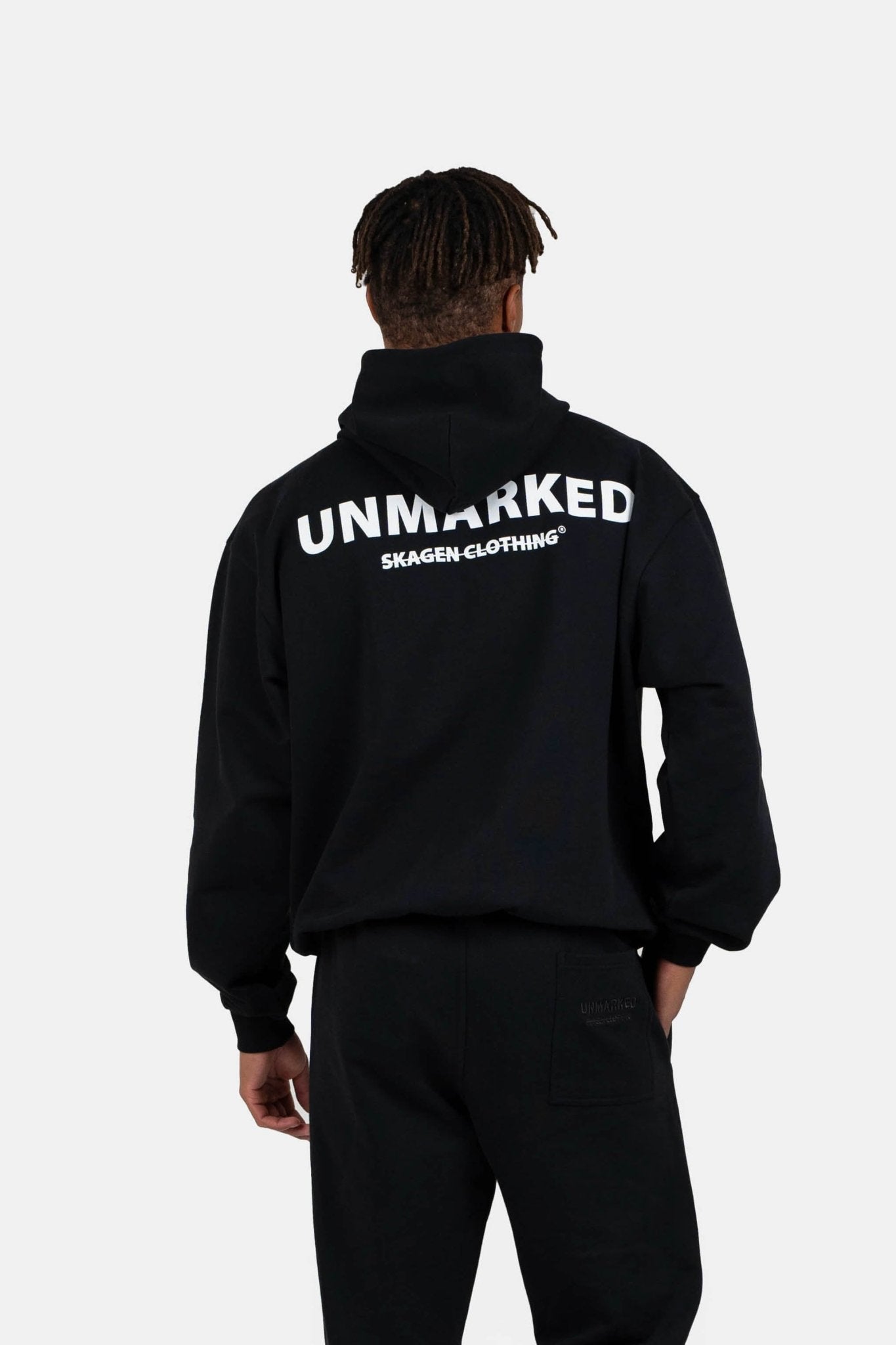 UNMARKED Hoodie Sort |  Skagen-clothing.dk