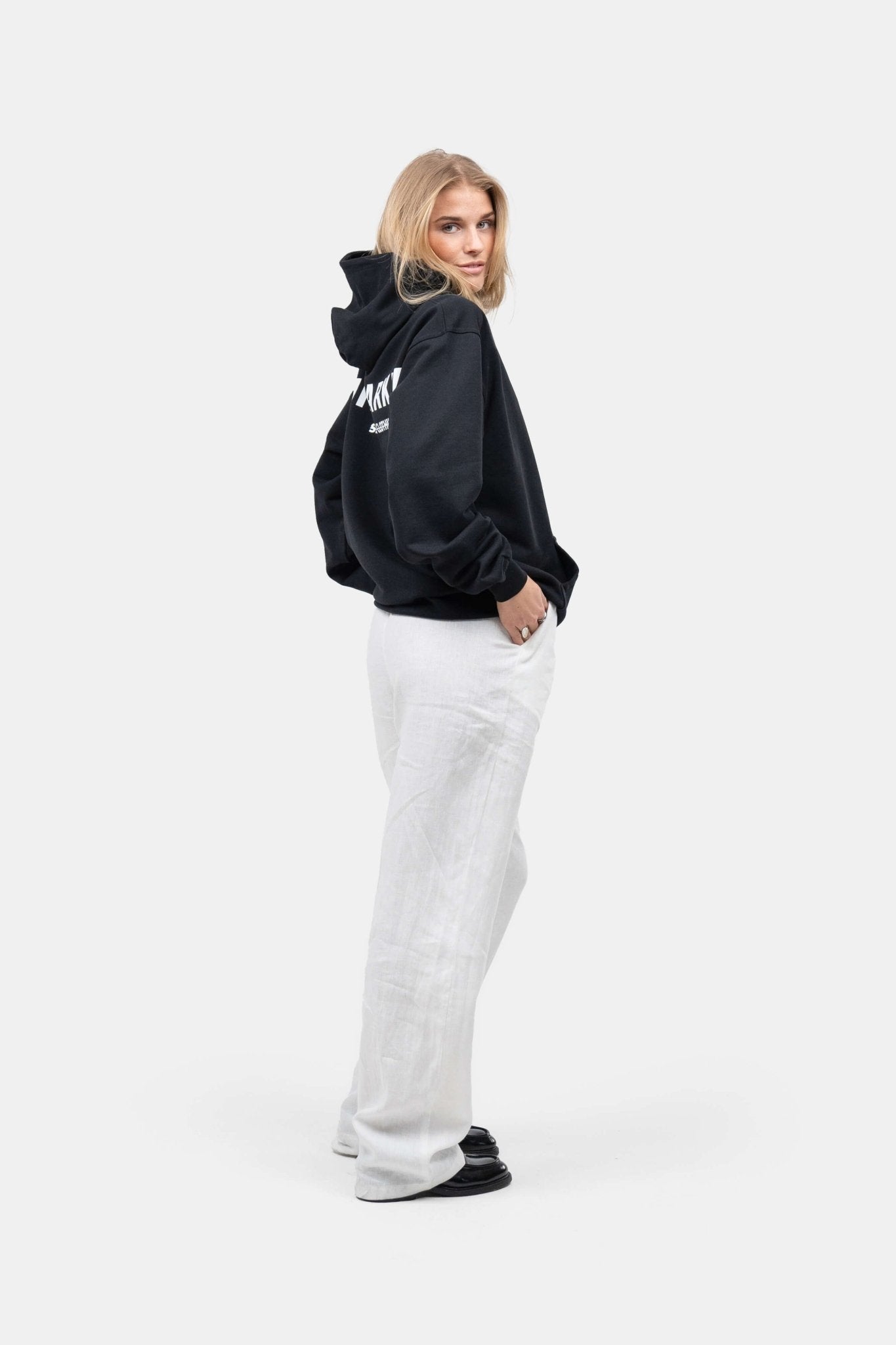 UNMARKED Hoodie Sort |  Skagen-clothing.dk