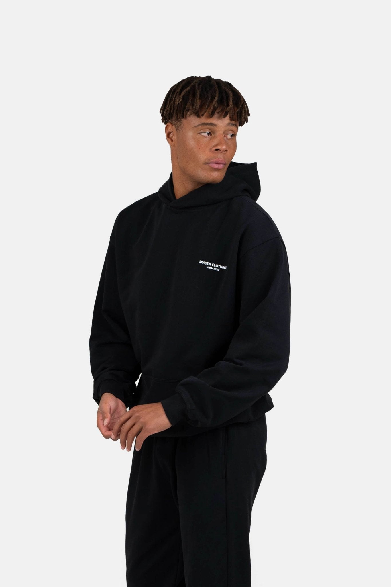 UNMARKED Hoodie Sort |  Skagen-clothing.dk