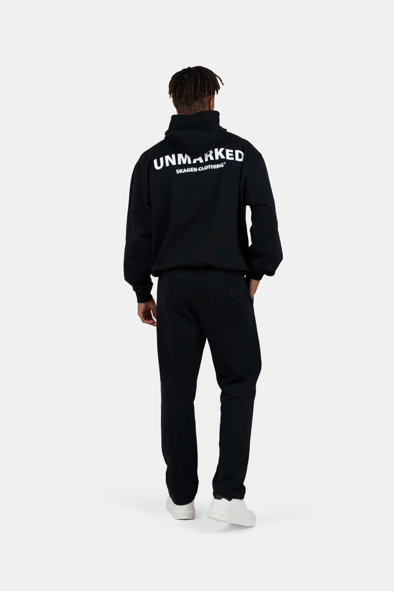 UNMARKED Hoodie Sort |  Skagen-clothing.dk