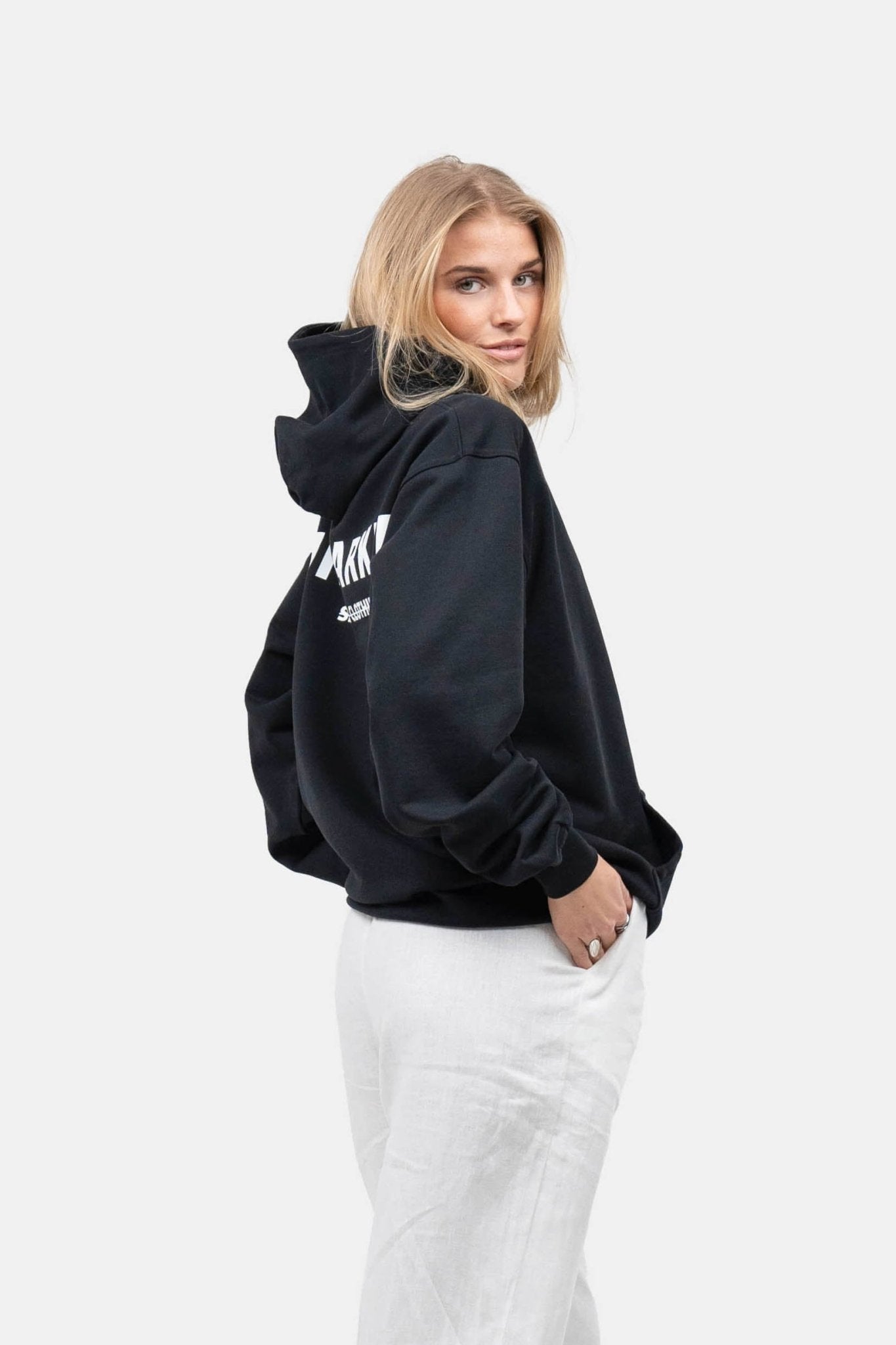 UNMARKED Hoodie Sort |  Skagen-clothing.dk