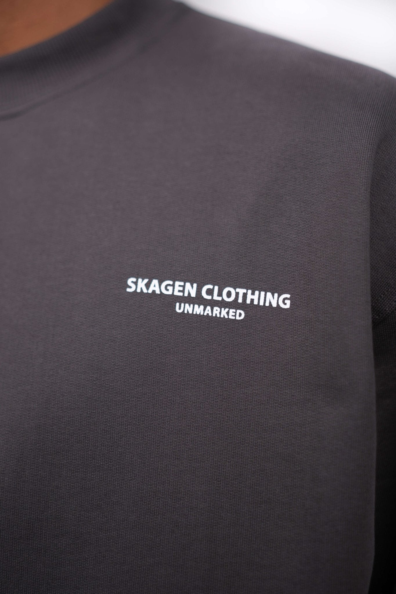 UNMARKED Sweatshirt Mørkegrå |  Skagen-clothing.dk