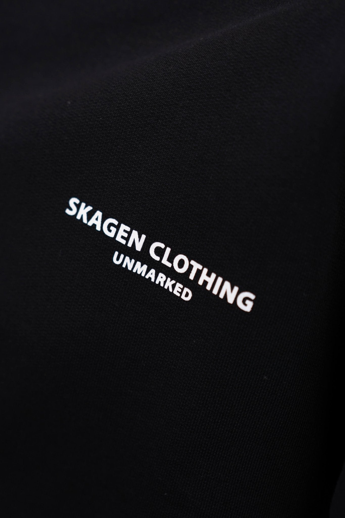 UNMARKED T-shirt Sort |  Skagen-clothing.dk