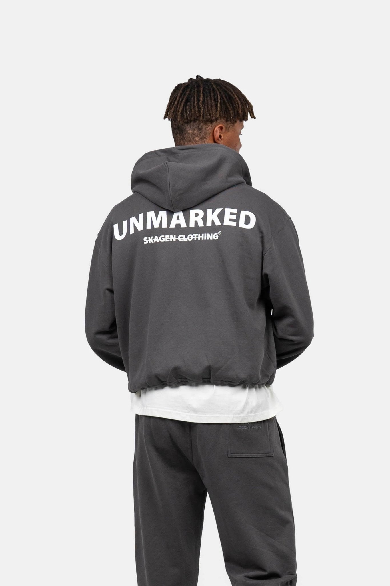 UNMARKED Zip-Hoodie Mørkegrå |  Skagen-clothing.dk